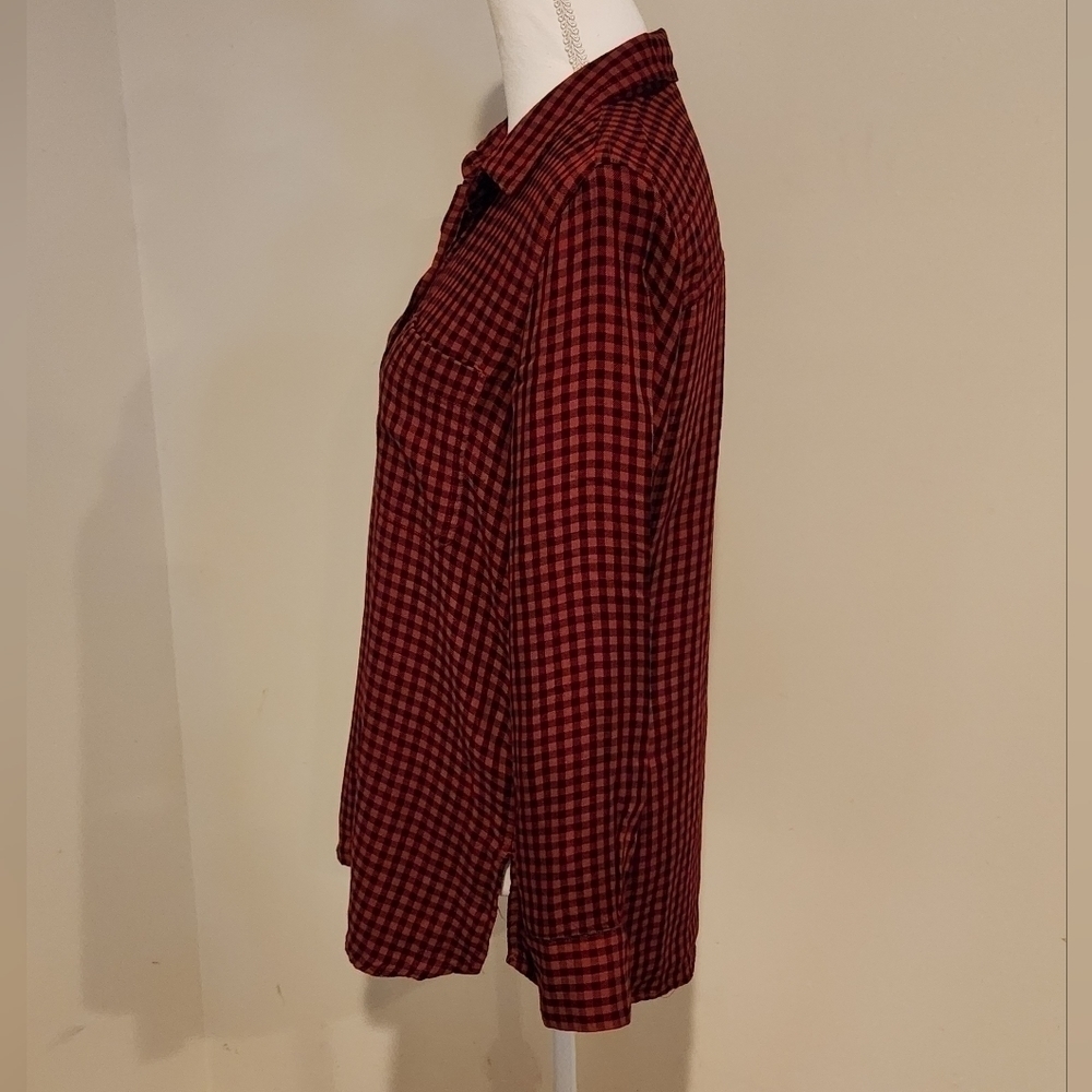 OLD Navy Women's Red and Black Plaid Button Down Shirt, size Medium - Picture 7 of 12